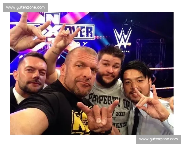 小舅子擂台激战！罗唐场外急到 “罚站”，网友：姐夫比选手还紧张！