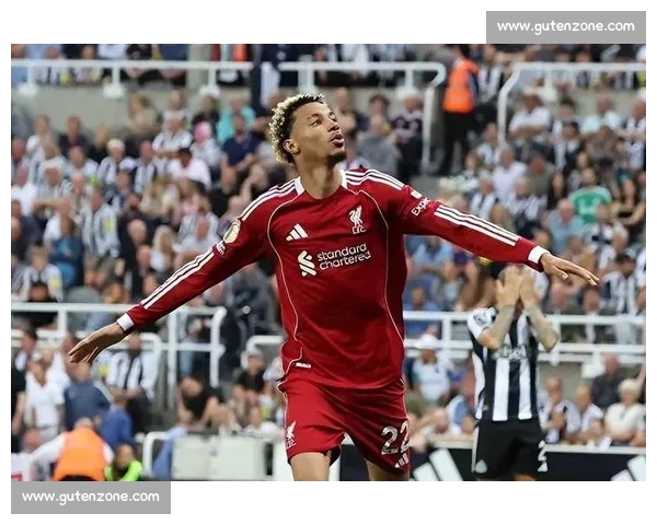 英超三强争夺埃基蒂克,曼联领跑 1 亿欧锋线战