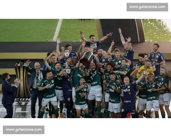 帕尔梅拉斯铁卫加时染红！116 分钟两黄变一红，10 人应战惊险晋级世俱杯八强