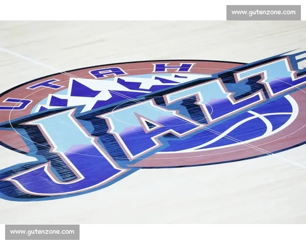 苏超球迷赛后 “最帅捡垃圾” 人走场净成文明标杆