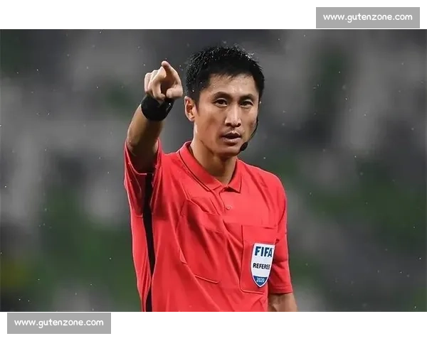 马宁世俱杯强硬执法：阻止违规换人引发教练组围堵